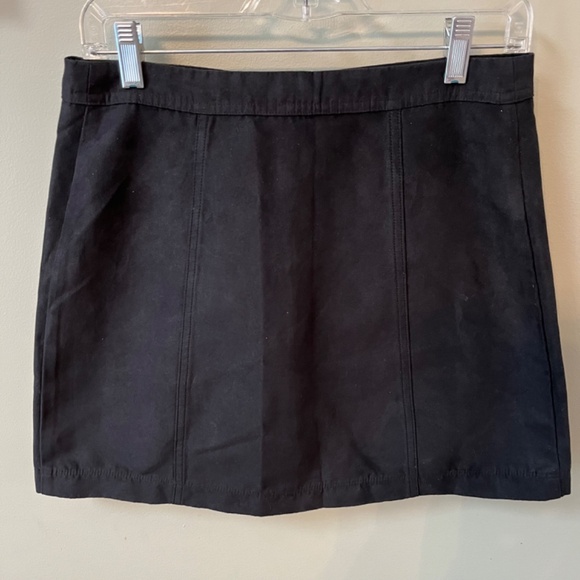 Hollister Black Button Down Faux Suede Mini Skirt/Black/Size 5 - Picture 4 of 5